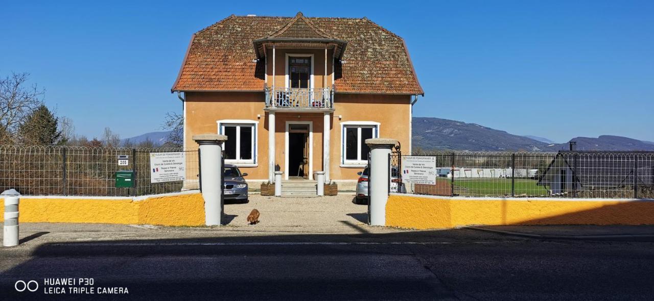 La Maison Fleur De Frangipanier Saint-Genix-sur-Guiers Exterior foto